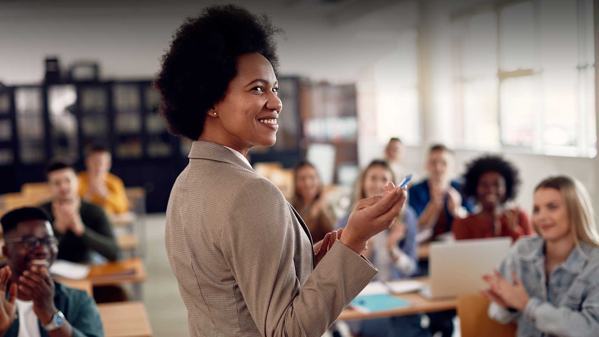 Contratando professores? Veja como fazer um processo seletivo mais assertivo